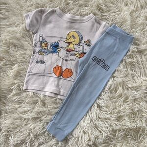 babyGap Sesame Street PJ set 2T organic cotton